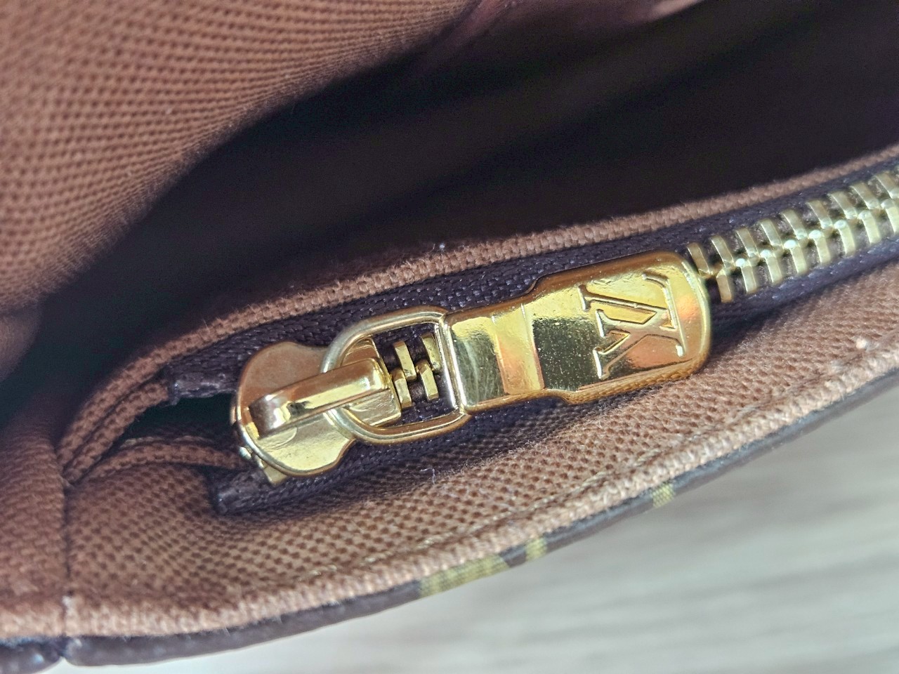 LV Woc Ivy Monogram Microchip