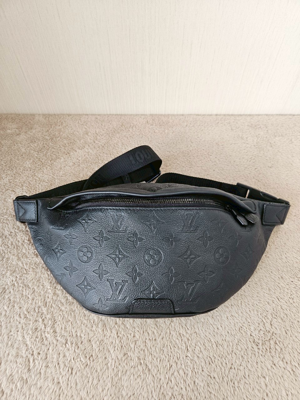 LV Discovery PM EMP Black Microchip