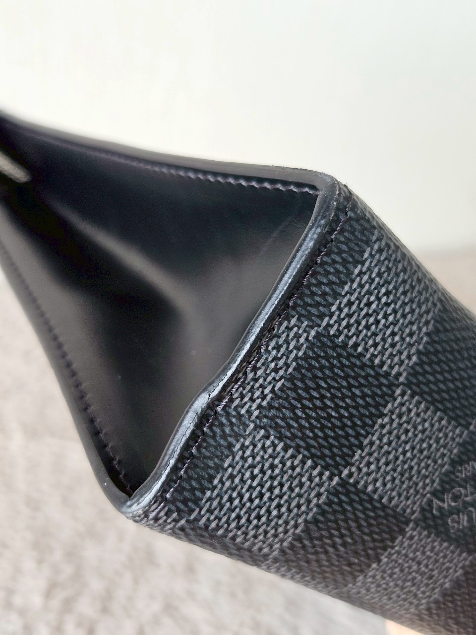 LV Pochette Voyage Graphite MM