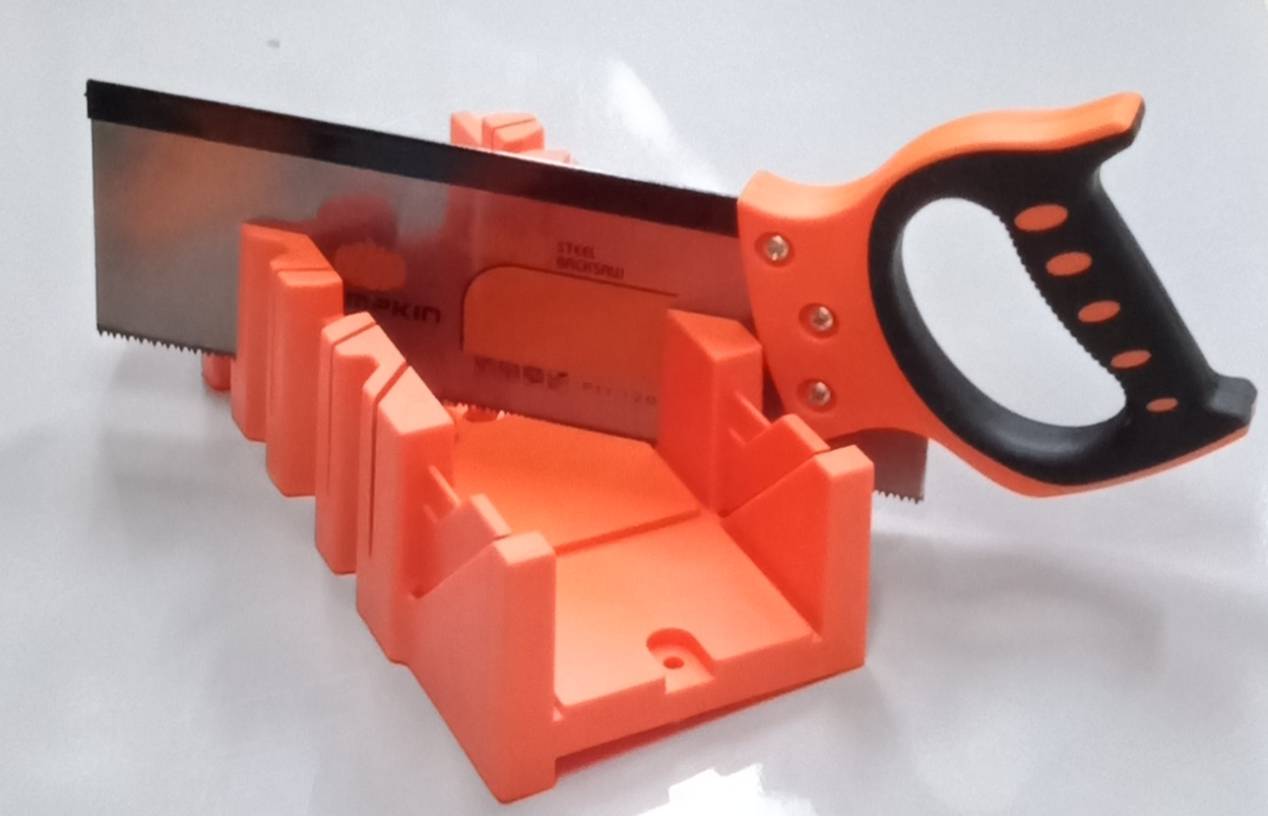 เลื่อยปังตอ12" พร้อมถาดองศา พัมคิน