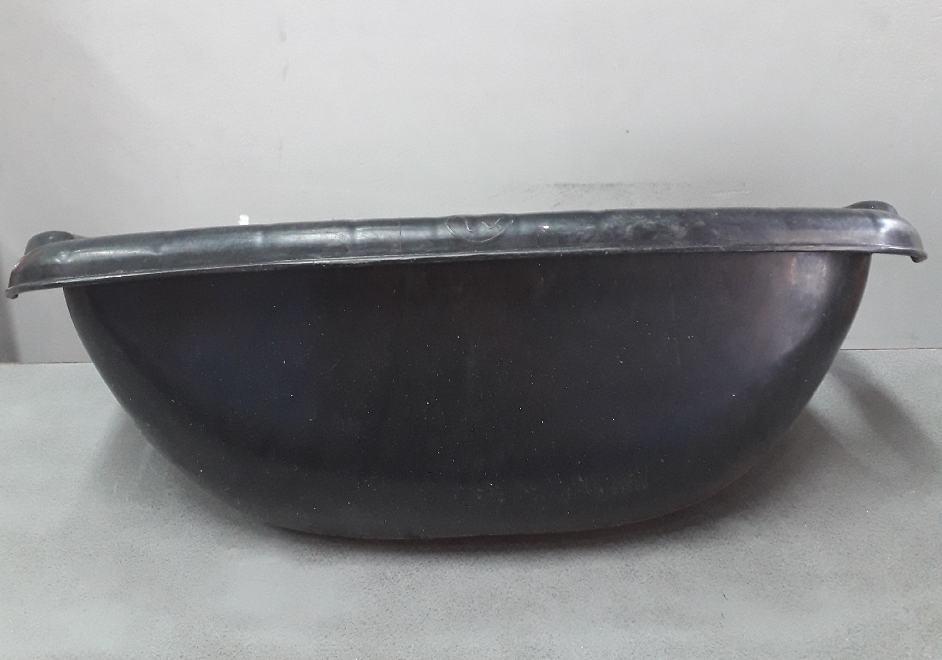 บุ้งกี๋ดำเรียบ