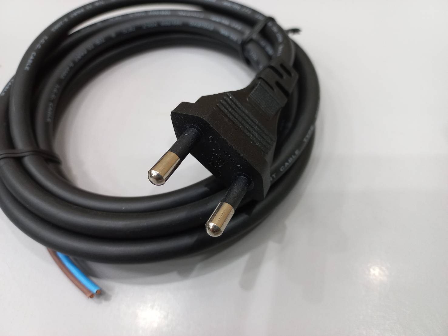 ปลั๊กตัวตัวผู้ 2ขา สาย VCT 2x1 ยาว 2เมตร