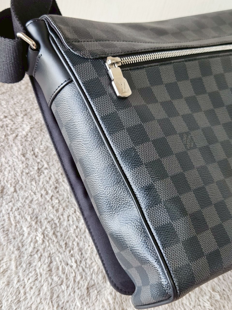 LV District Damier Graphite MM