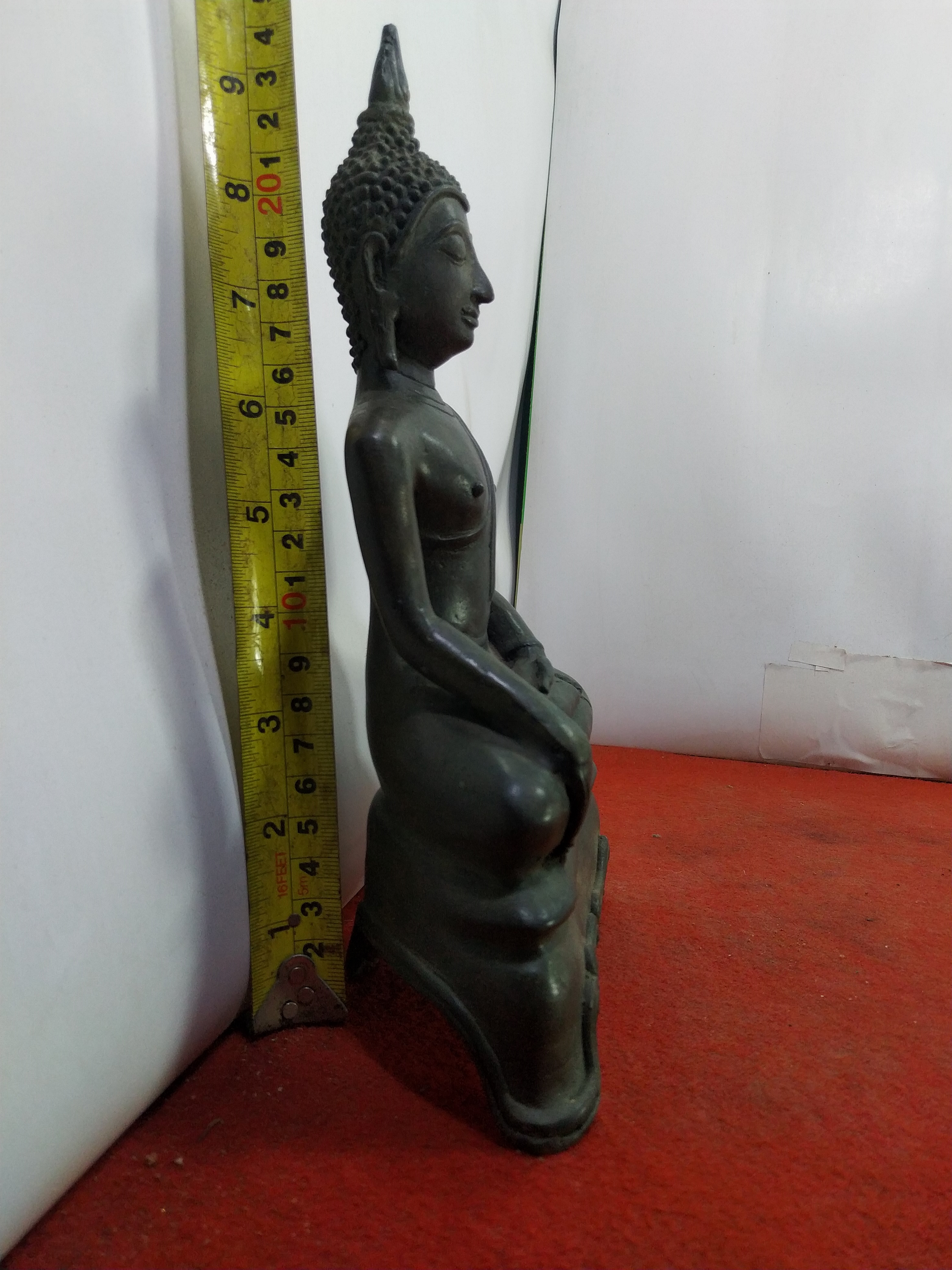 พระกำแพงสามขา วัดเสด็จ กำแพงเพชร