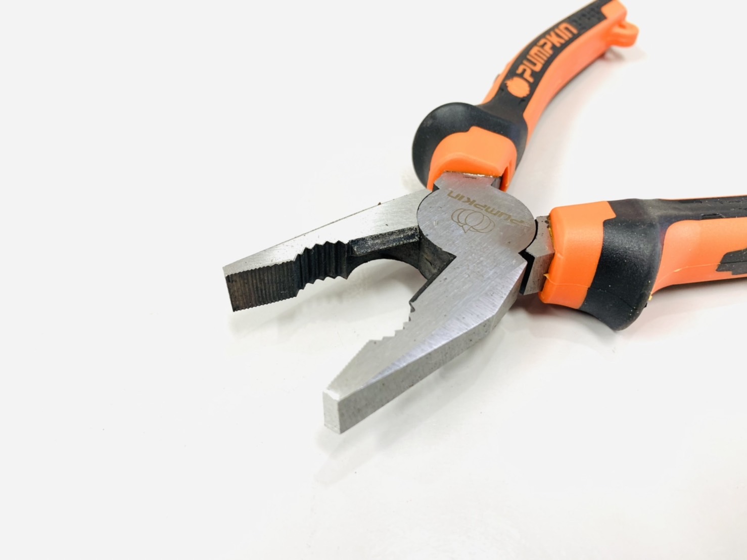 คีมปากจิ้งจก พัมคิน