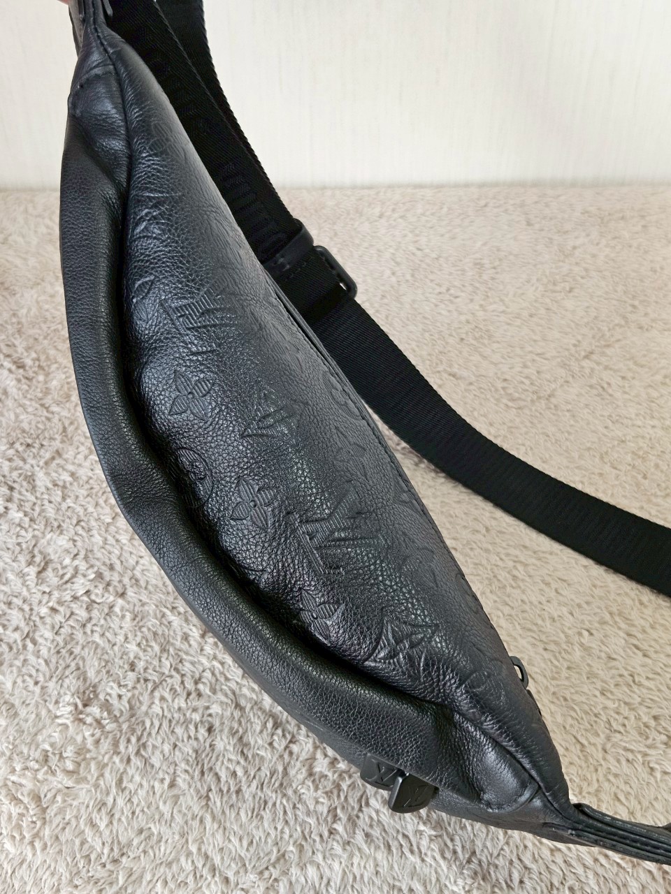 LV Discovery PM EMP Black Microchip