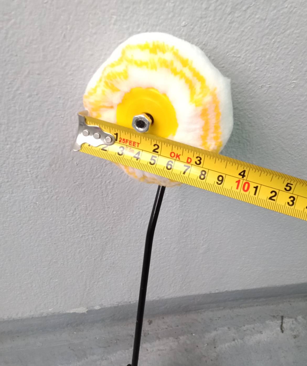 ลูกกลิ้งทาสีเล็ก 4" มุมผนัง ด้ามสั้น 17" Eagle One