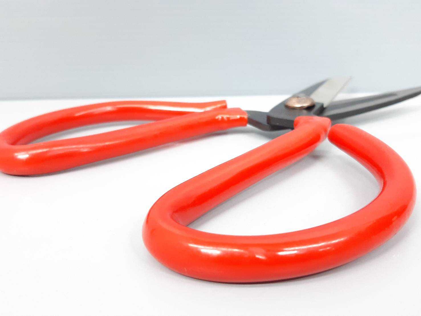 กรรไกรตัดผ้า ด้ามหุ้มยาง