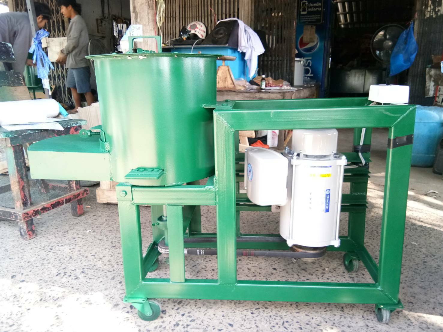 เครื่องย่อยใบไม้และวัชพืช