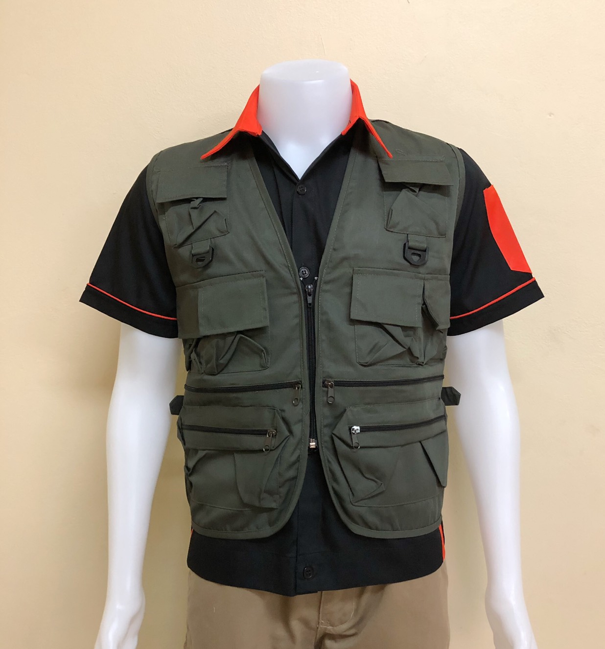 รหัส J1 : เสื้อกั๊กสีเขียวขี้ม้า