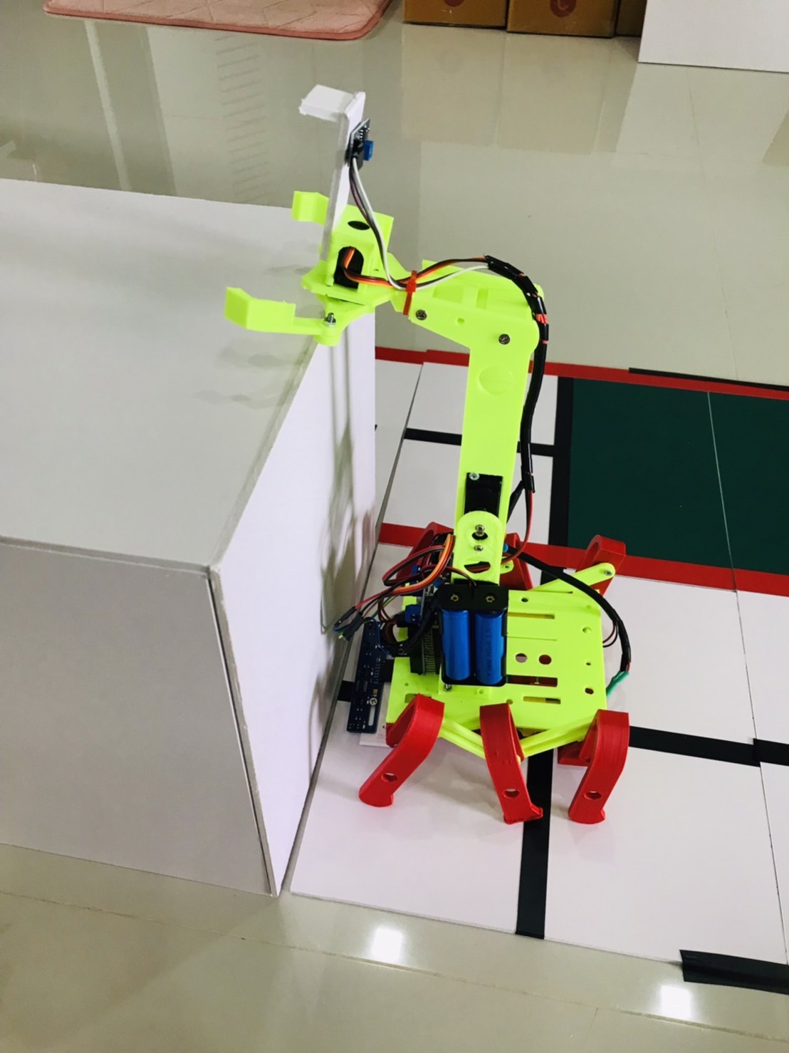 หุ่นยนต์อัตโนมัติ เดินตามเส้น 6 ขา แบบผสม สพฐ. Ex