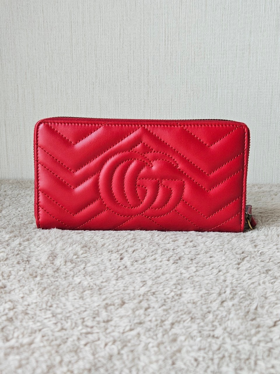 Gucci Marmont Zip Around Wallet สีแดง
