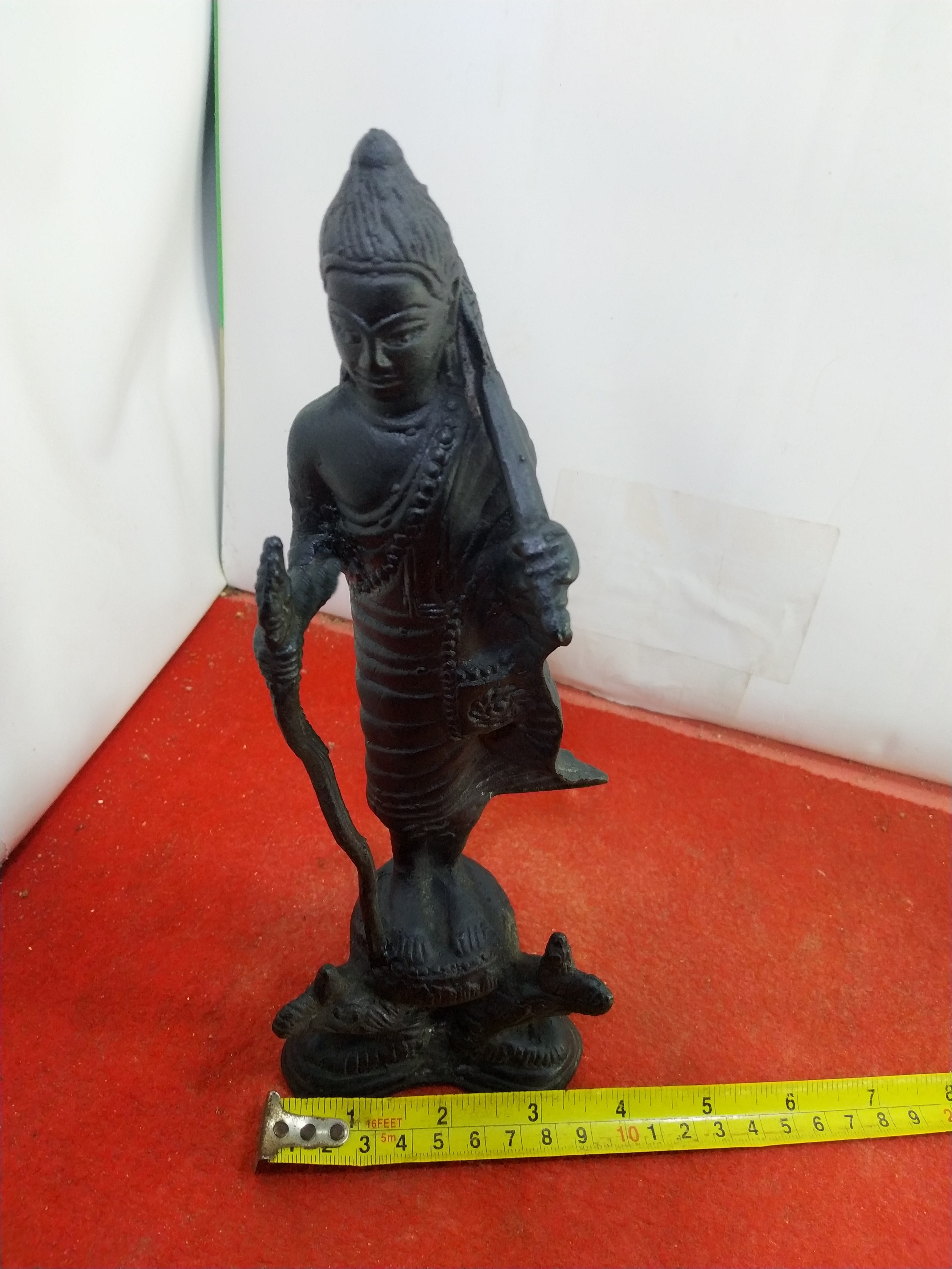 พระสิวลี ยืนบนฐานช้างสามเศียร เนื้อสำริดสภาพเก่า SKU-00329