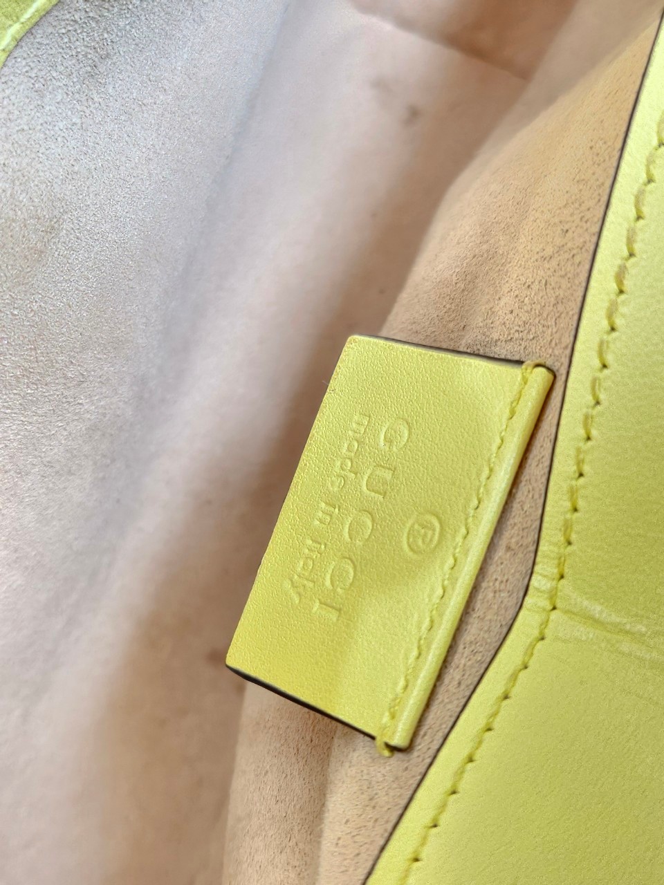 Gucci Marmont Super Mini สีเหลือง