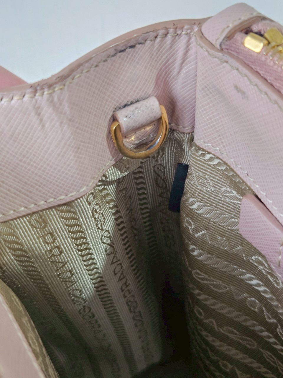 Prada Saffiano 35 Cameo