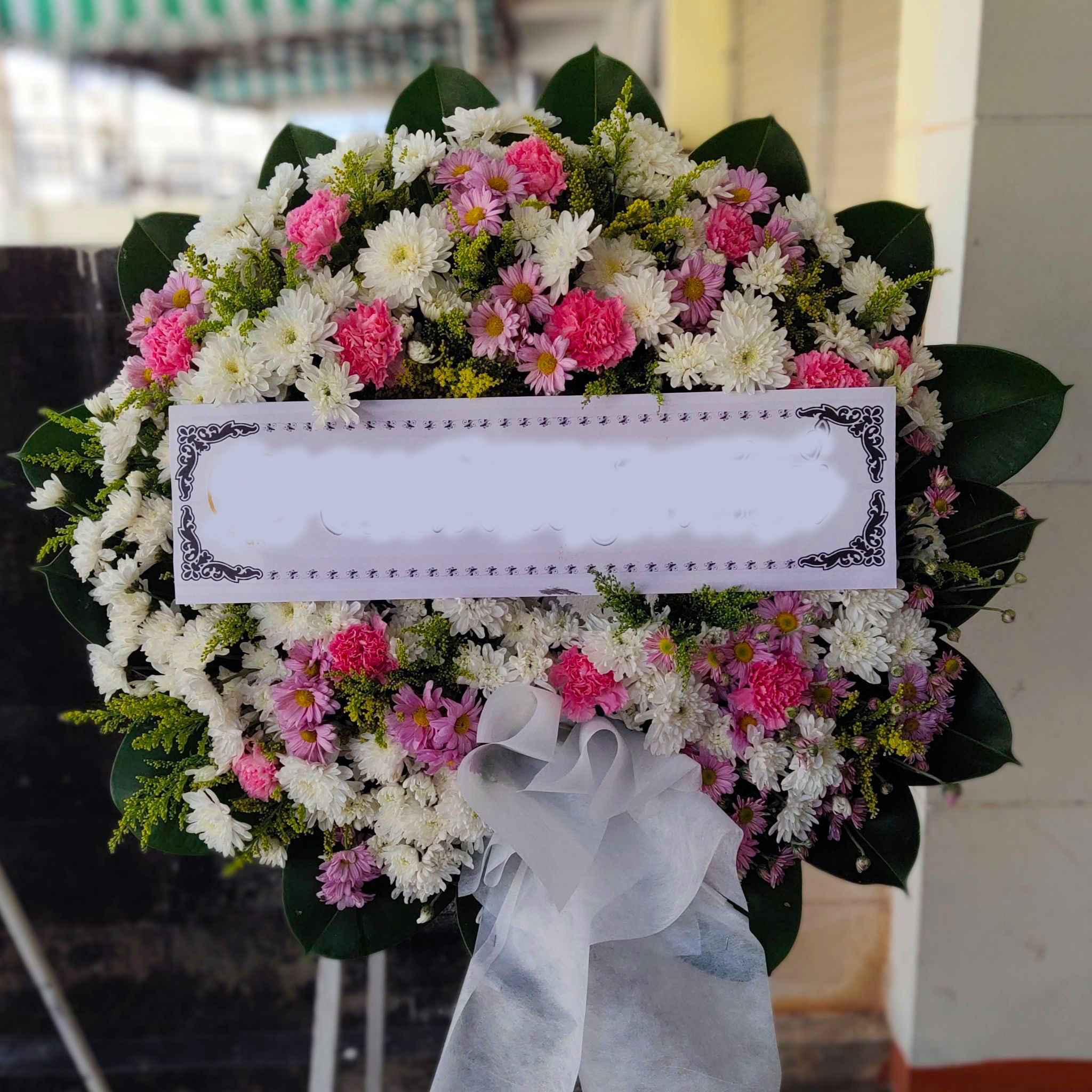 พวงหรีดดอกไม้ คละสีขาวชมพู