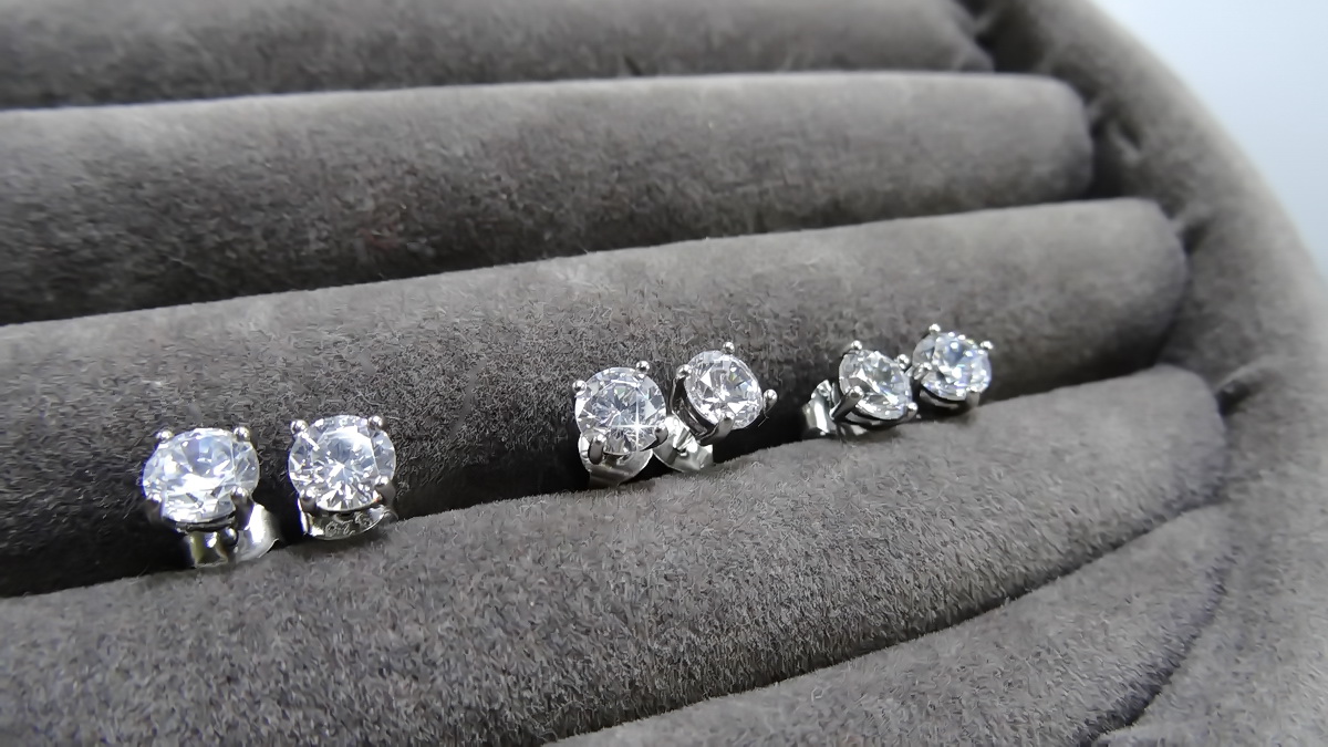 ต่างหูเพชรCZ เกรดพรีเมี่ยม ต่างหูเพชรเดี่ยวทรงเหลี่ยม ลดกระหน่ำเหลือคู่ละ 390- รับประกันความพึงพอใจ