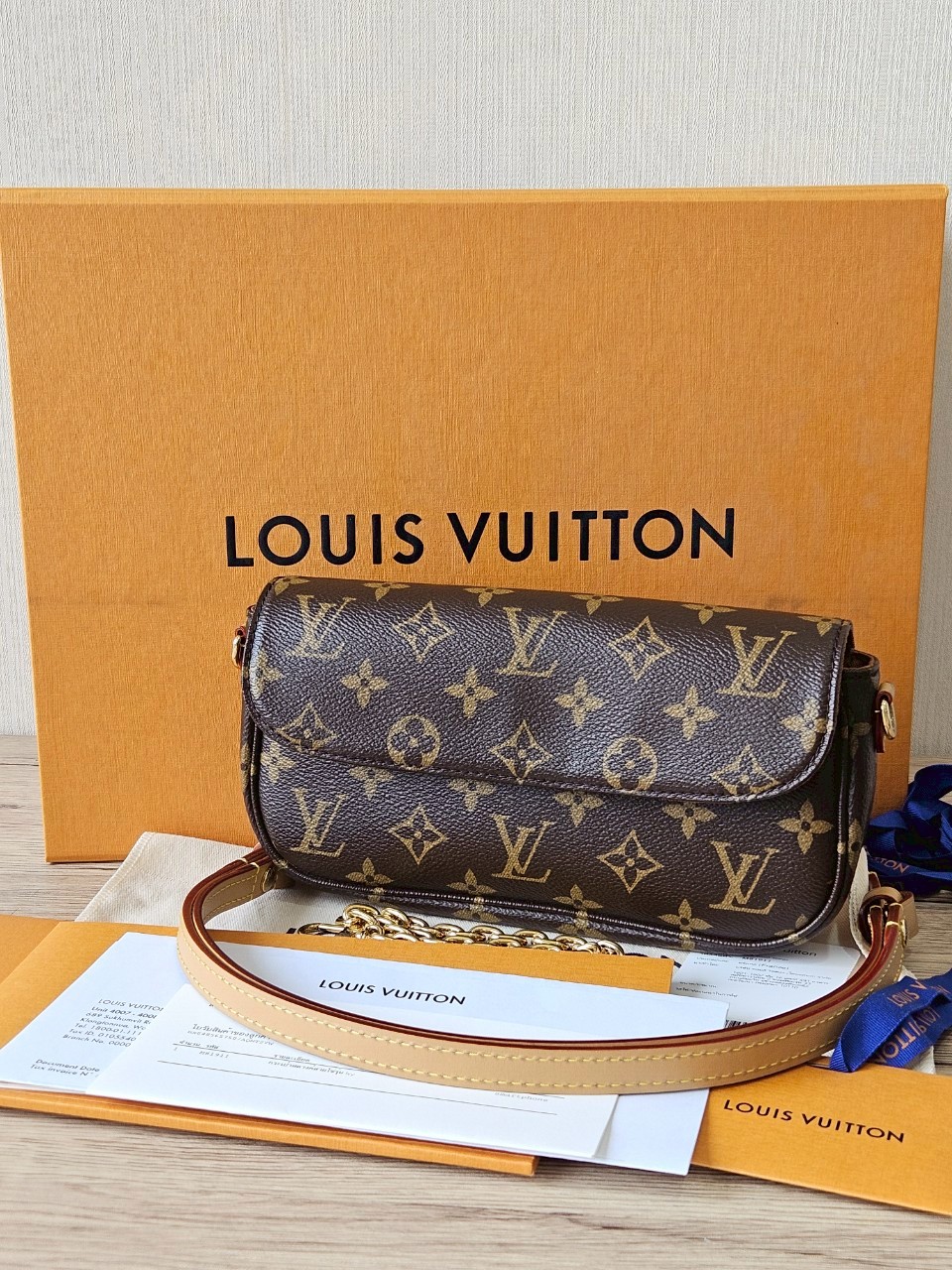 LV Woc Ivy Monogram Microchip
