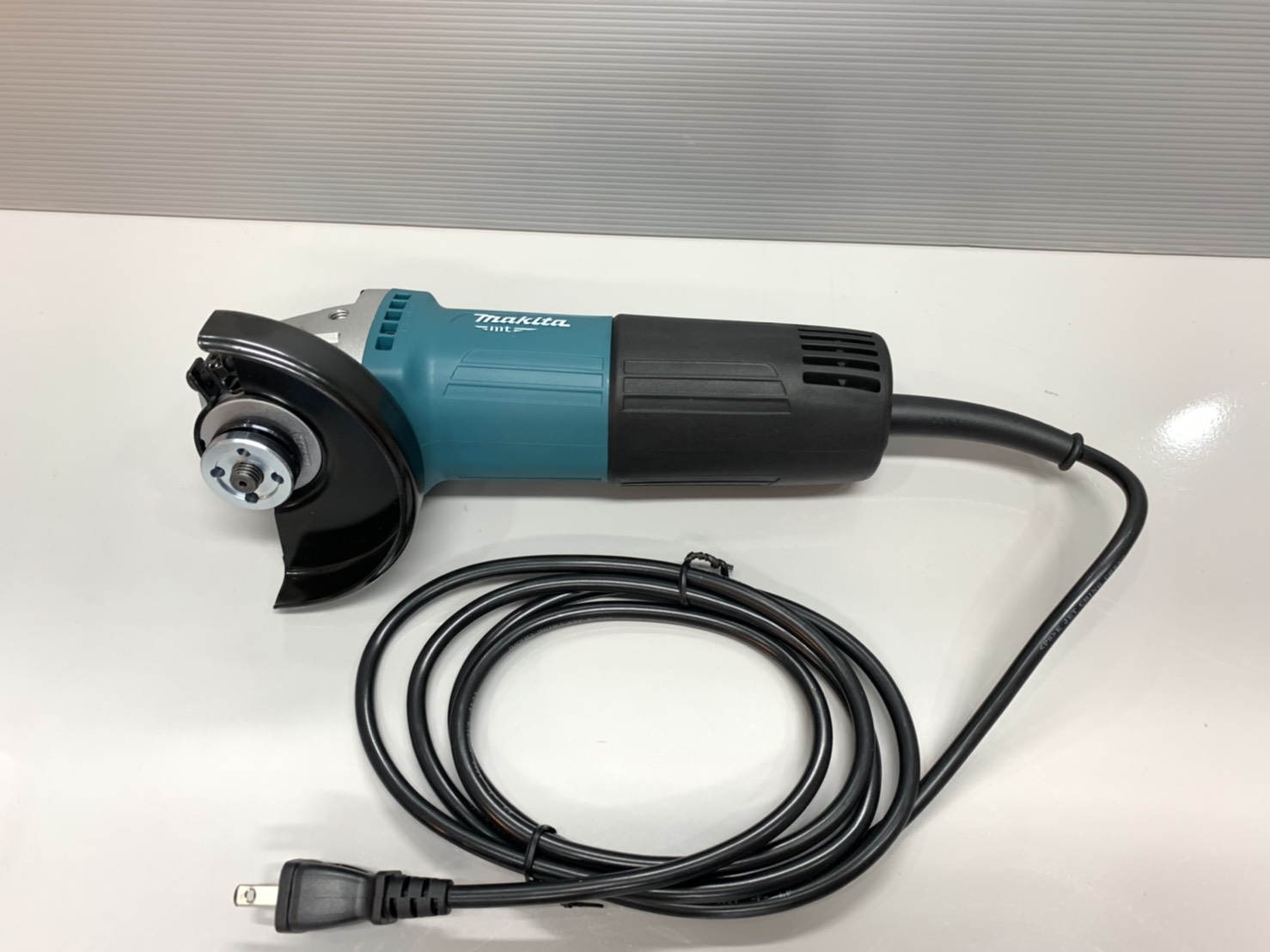 เครื่องเจียร 4" MAKITA M0900B