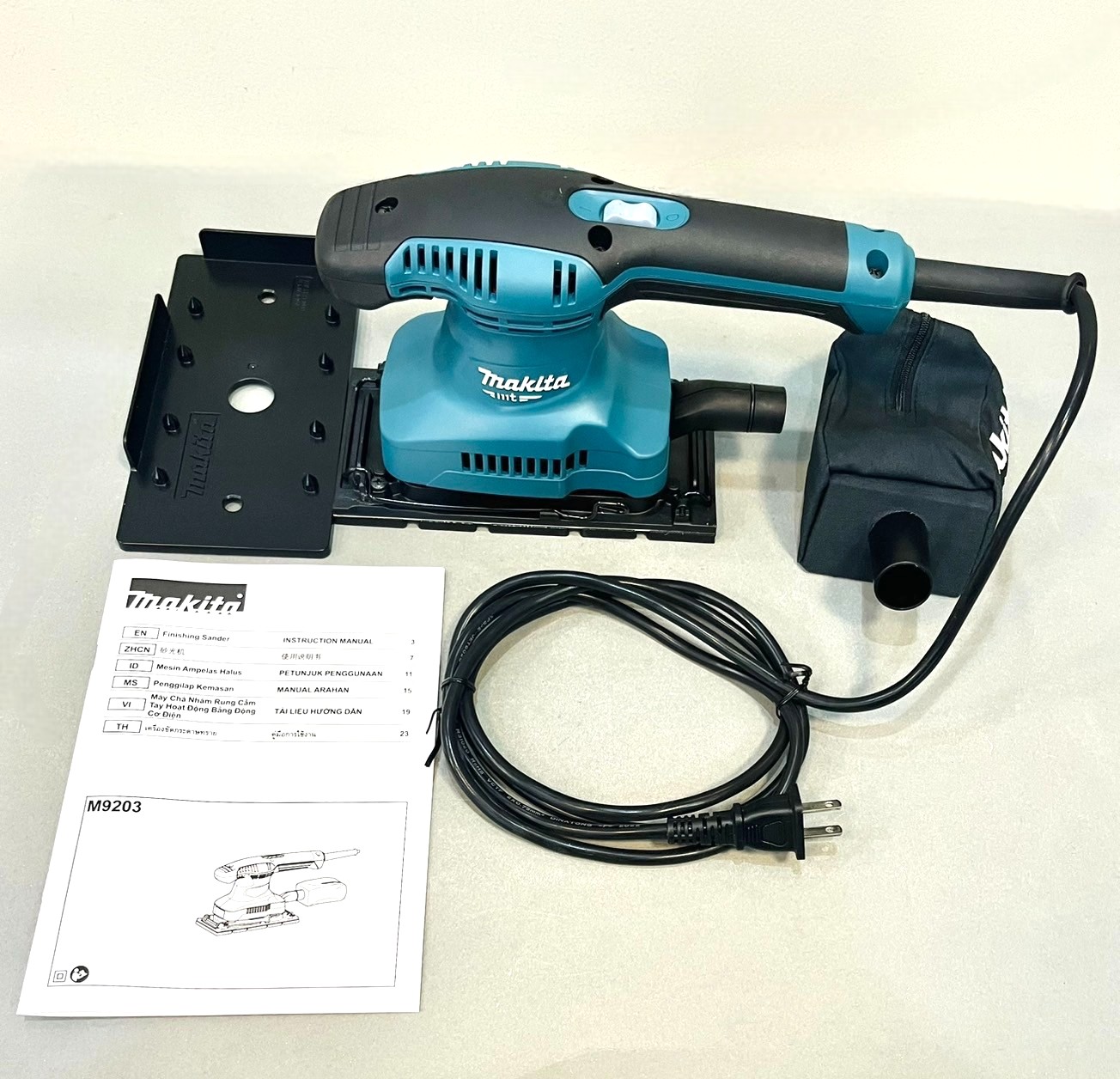 เครื่องขัดกระดาษทรายสั่น M9203B Makita