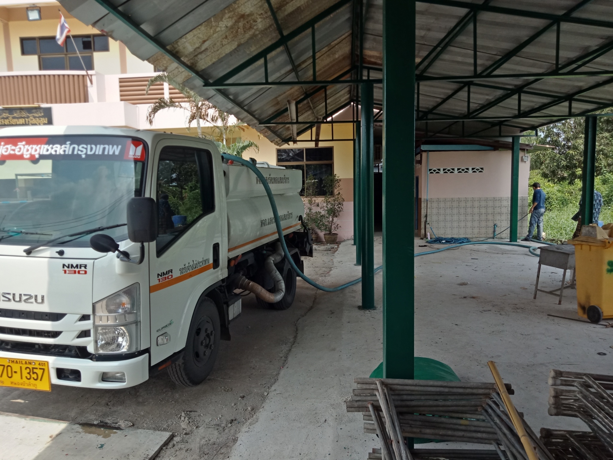 ดูดส้วมถนนพหลโยธิน 083-908-3504 ช่างโดม