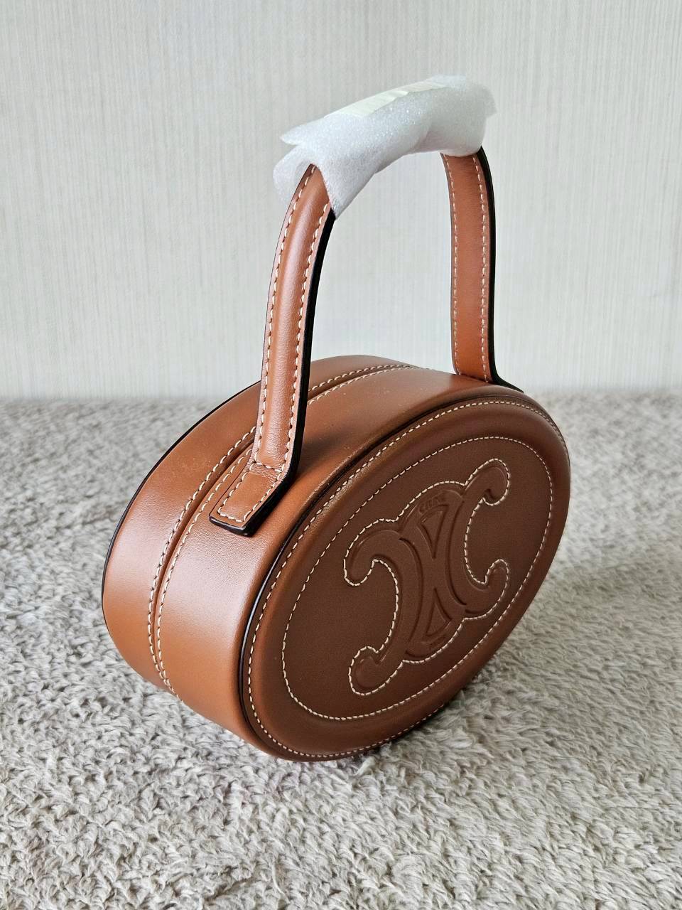 Celine Oval Minaudiere Cuir Triompe