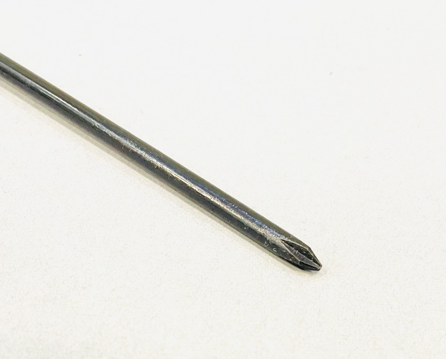 ไขควงแกนกลม ชุบดำ 4มิล x 10" (+) หัวแฉก