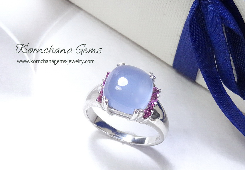 แหวนโมรา blue chacedony สีฟ้าพาสเทลหวานละมุน อัญมณีแห่งการอวยพร และความสำเร็จ พลอยด้านข้างพิงค์ทัวร์มาลีนสีชมพูเข้มหวานๆ