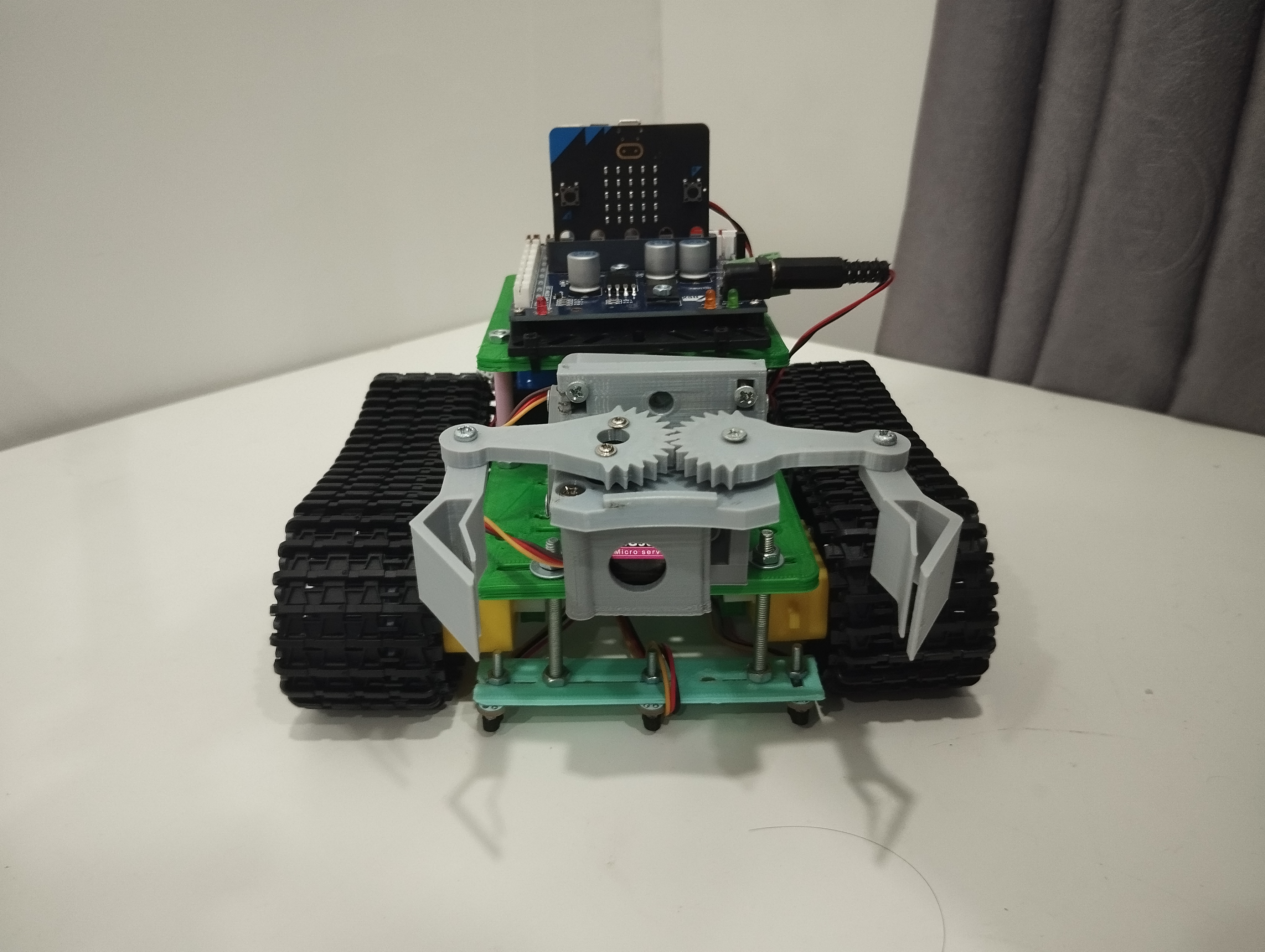 หุ่นยนต์เดินตามเส้นไมโครบิต 2024