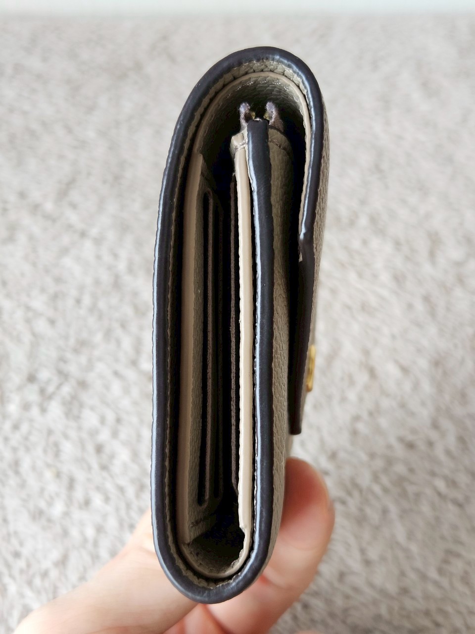 LV M81861 Victorine Mono emp Microchip