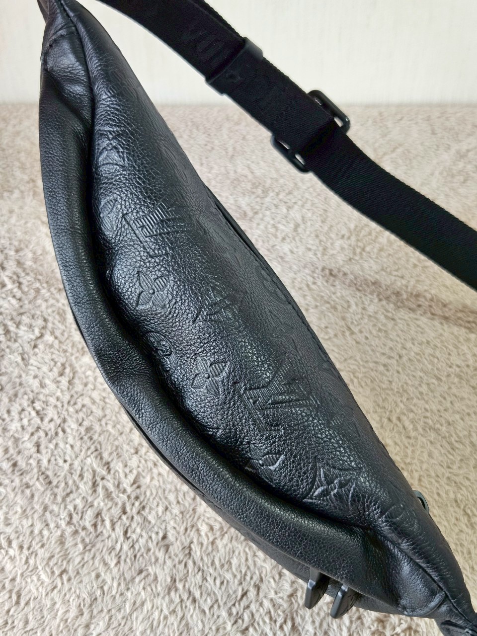 LV Discovery PM EMP Black Microchip