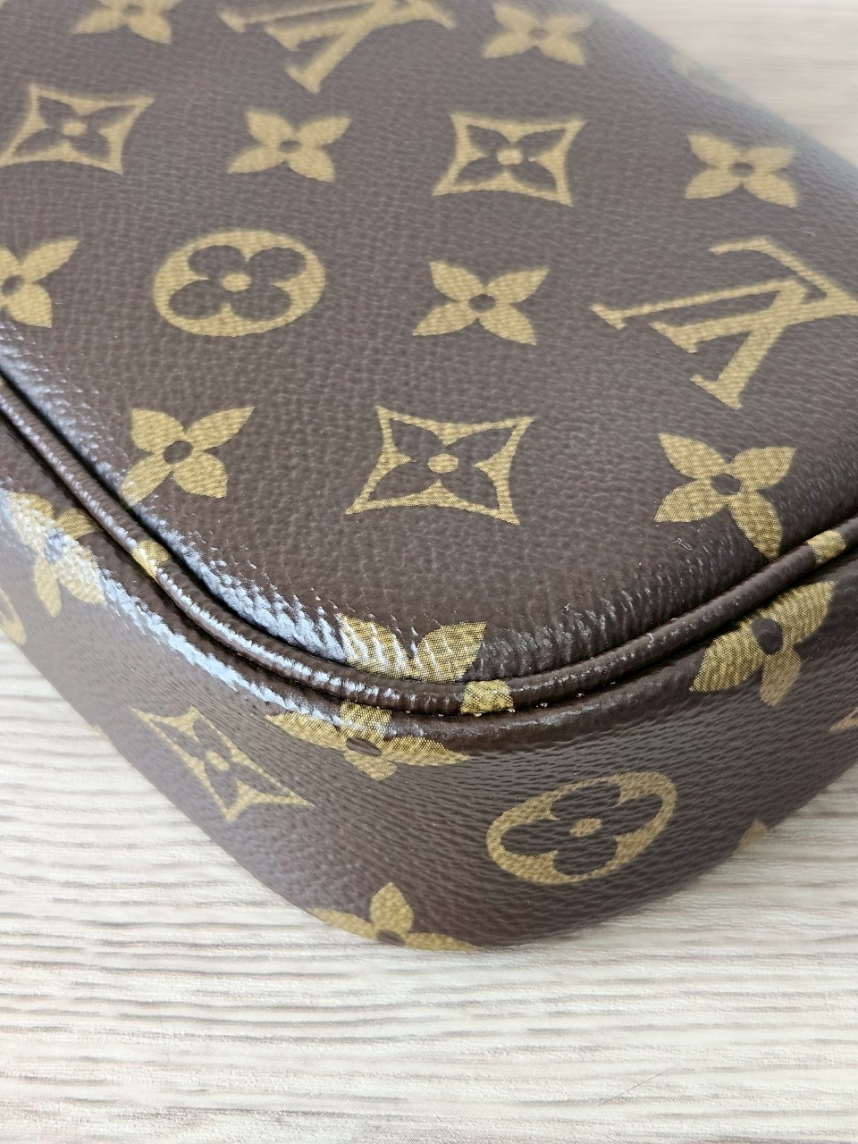 LV Woc Ivy Monogram Microchip