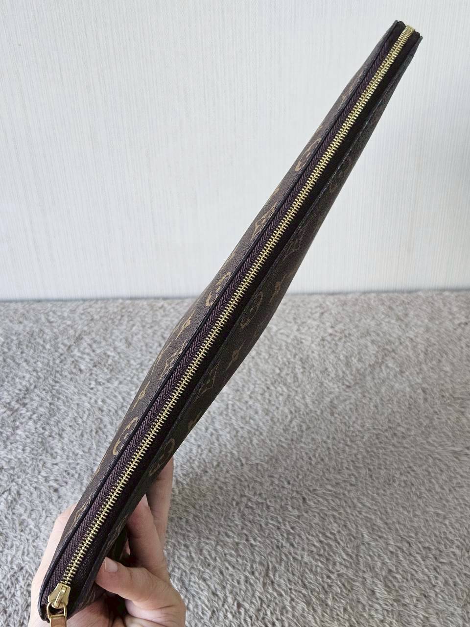 LV m44499 Etui Voyage MM Pouch microchip