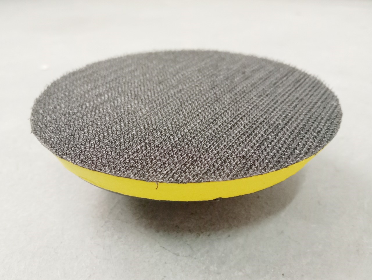 แป้นกลมจับกระดาษทรายหลังสักหลาด 4" (ตีนตุ๊กแก)