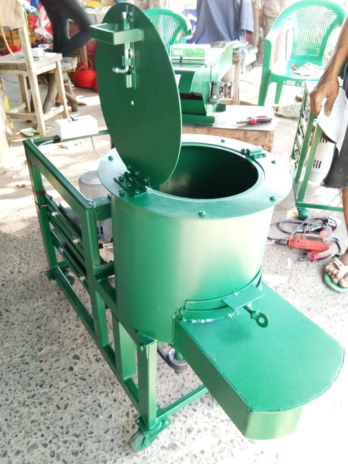 เครื่องย่อยใบไม้และวัชพืช