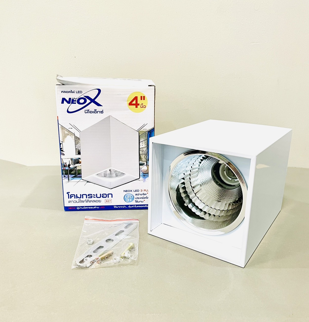 โคมดาวน์ไลท์ลอย ทรงเหลี่ยม สีขาว