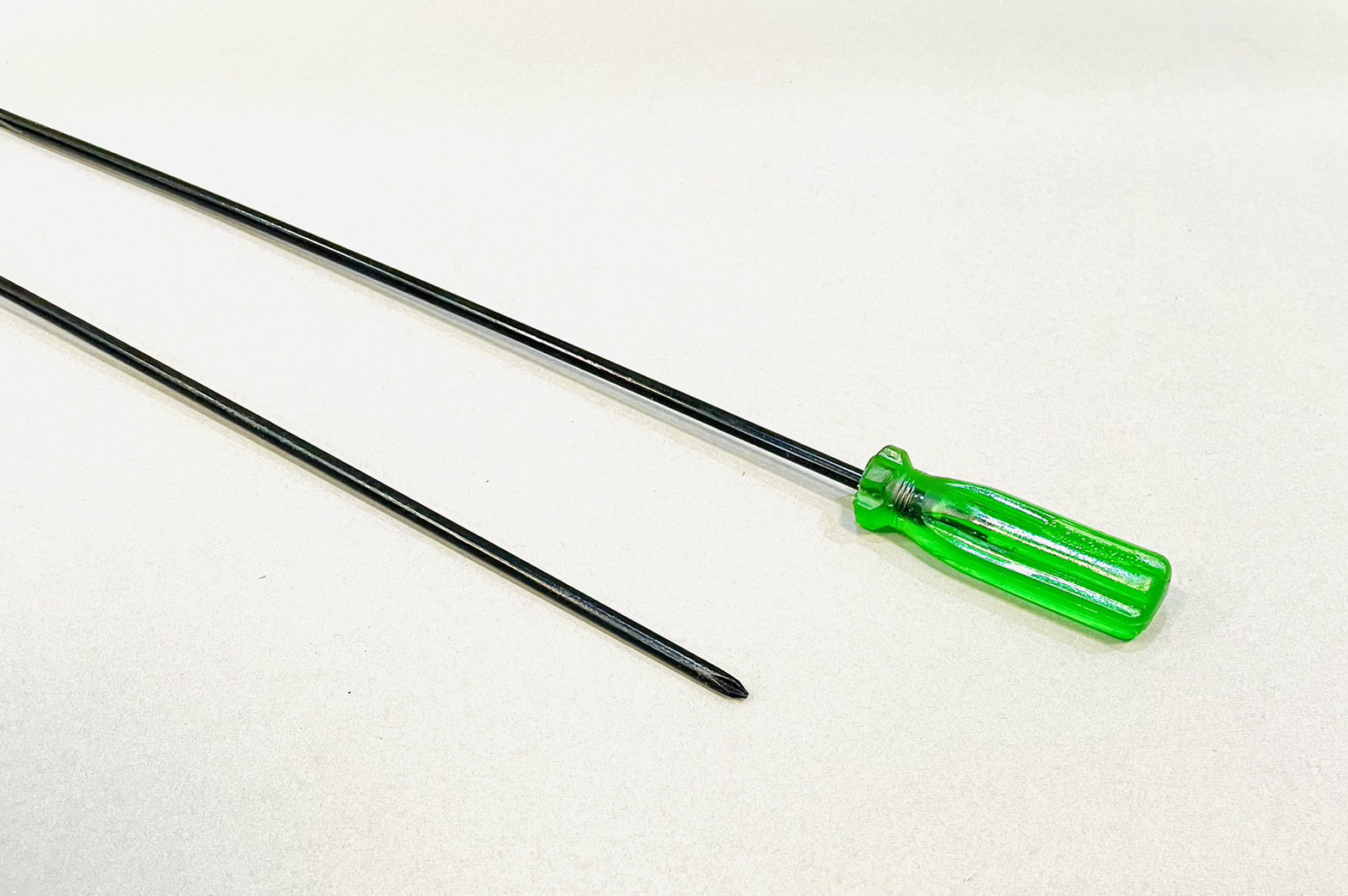 ไขควงแกนกลม ชุบดำ 4มิล x 10" (+) หัวแฉก