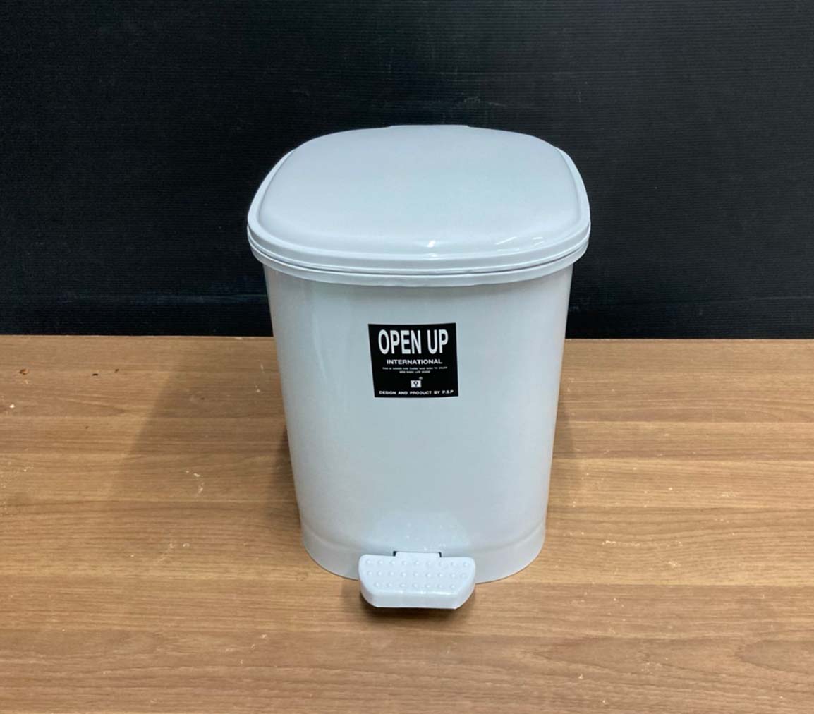 ถังขยะทรงเหลี่ยม เท้าเหยียบ ฝาสี 12 ลิตร