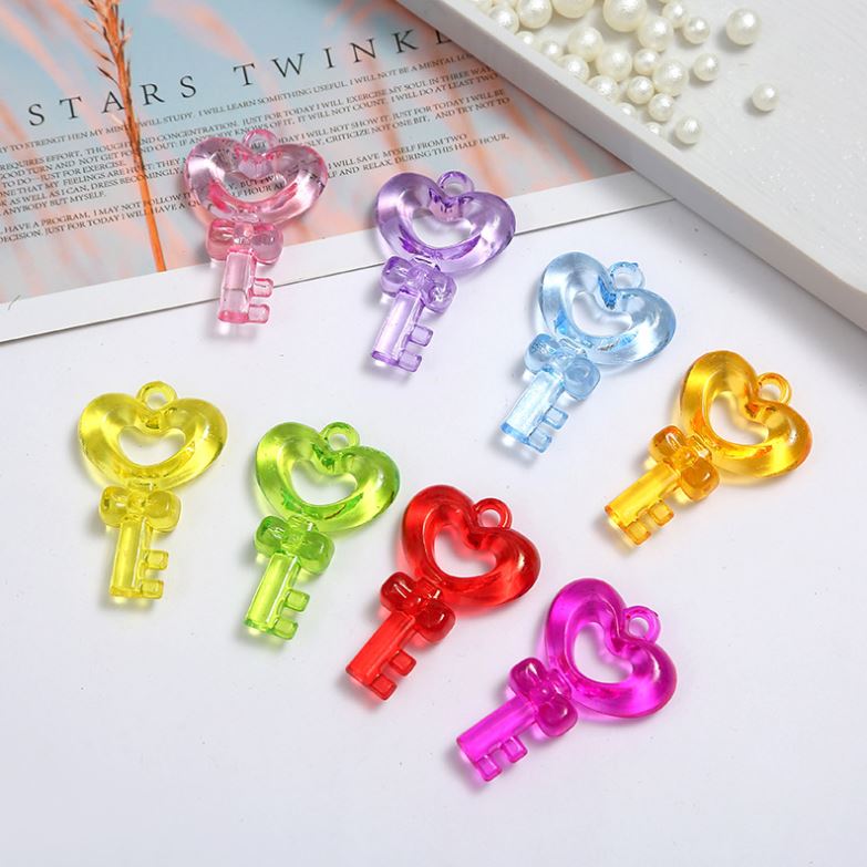 ขายส่ง(1โหล/12ชิ้น) จี้ห้อย ice color ลายกุญแจหัวใจ Heart Key ขนาด 37*25mm (สูงxกว้าง) คละสี
