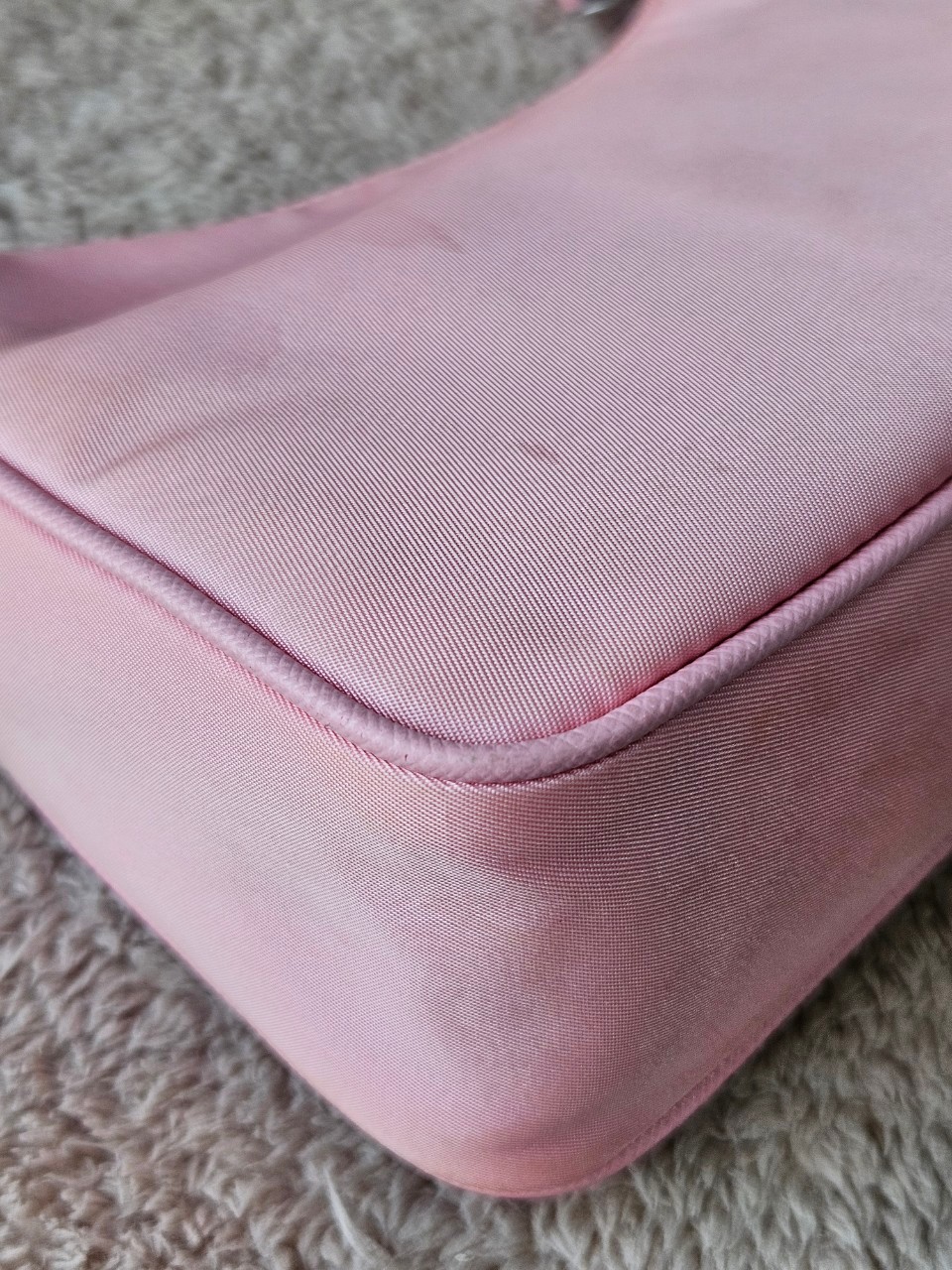 Prada Re-Edition 2005 Re-Nylon หูหนัง สีชมพู