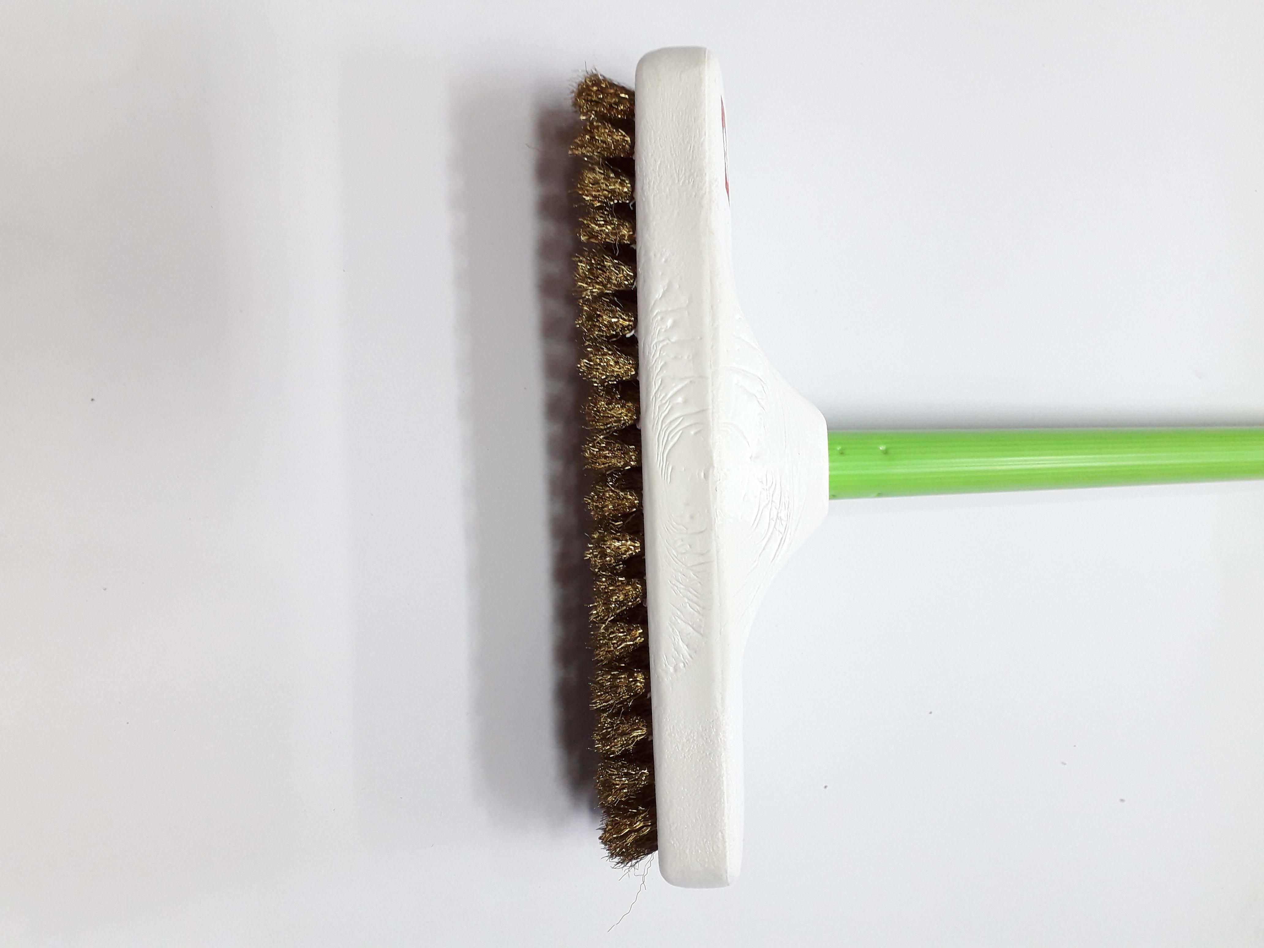 แปรงขัดพื้นขนทองเหลืองพร้อมด้าม