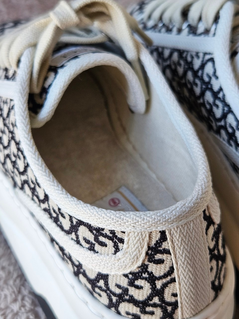 Gucci 746766 WOMEN'S GG TRAINER