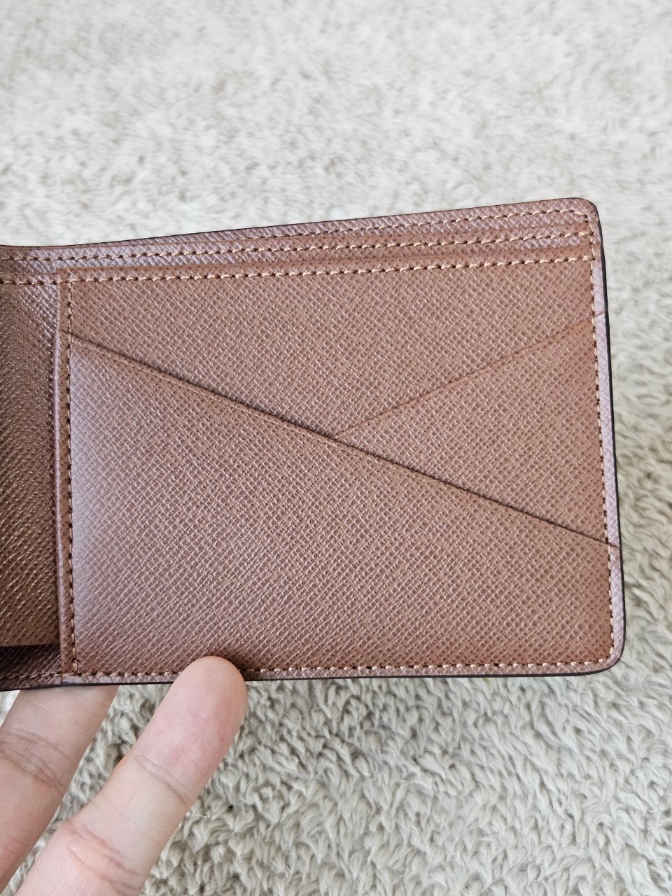 LV Multiple Wallet Mono microchip