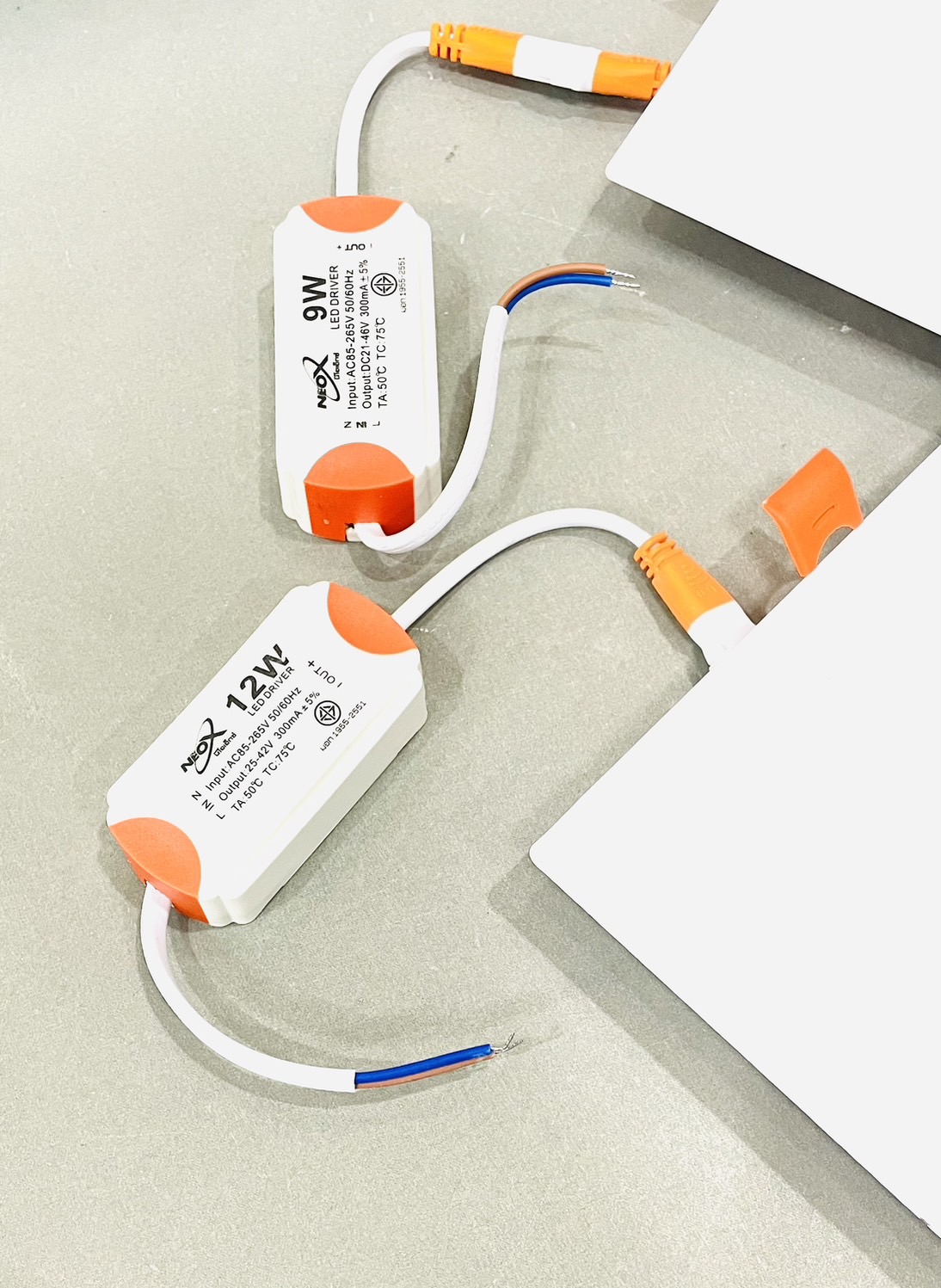 โคมดาวน์ไลท์ฝังฝ้า LED แสงขาว NeoX เหลี่ยม