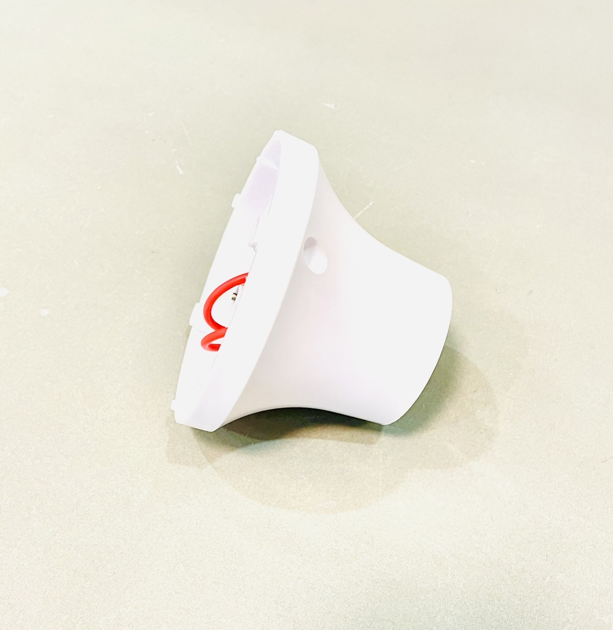 ขั้วแป้นเกลียวใหญ่ ขาว E27 ในกระเบื้อง