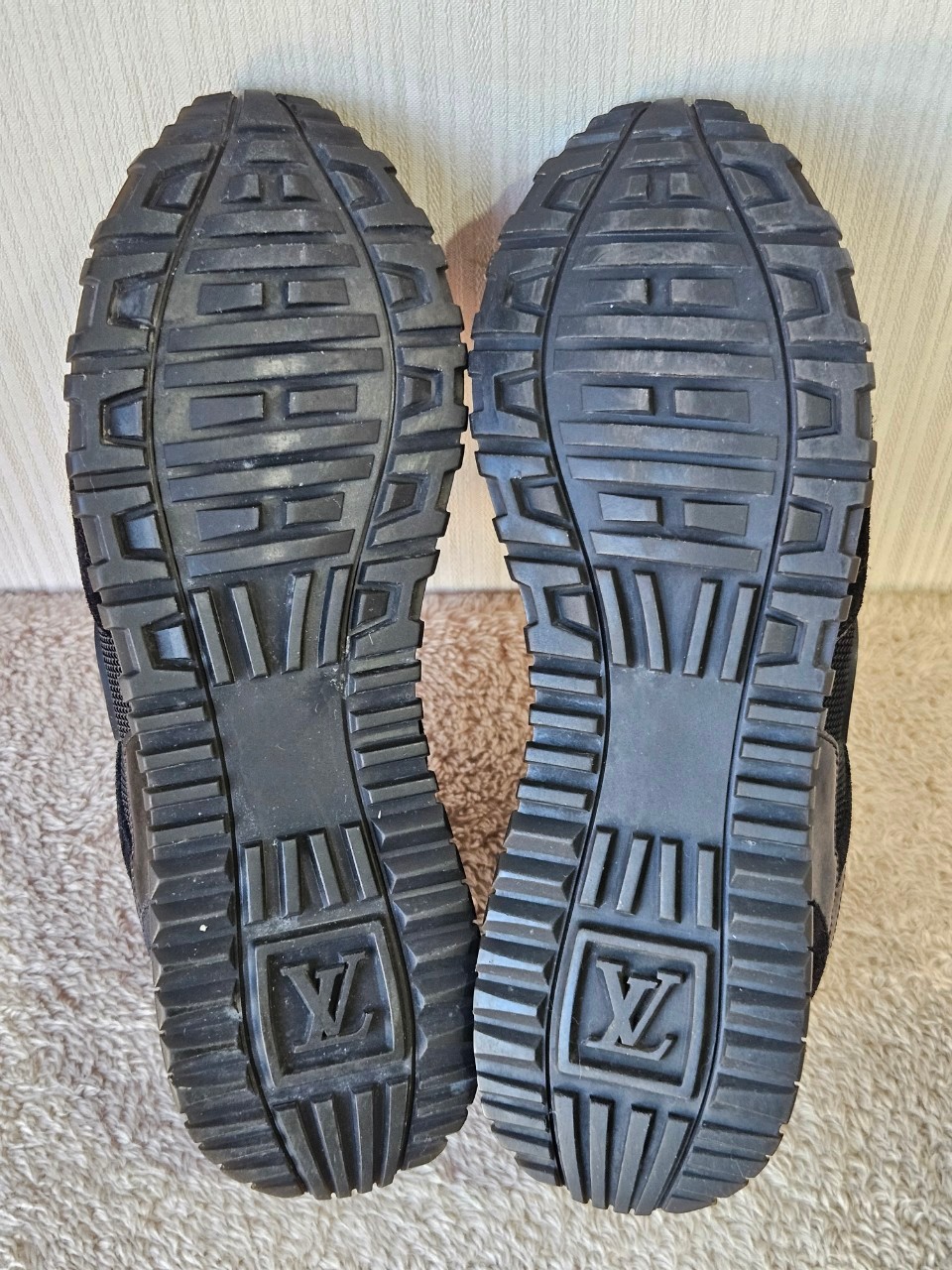 LV Run away Trainers Mono