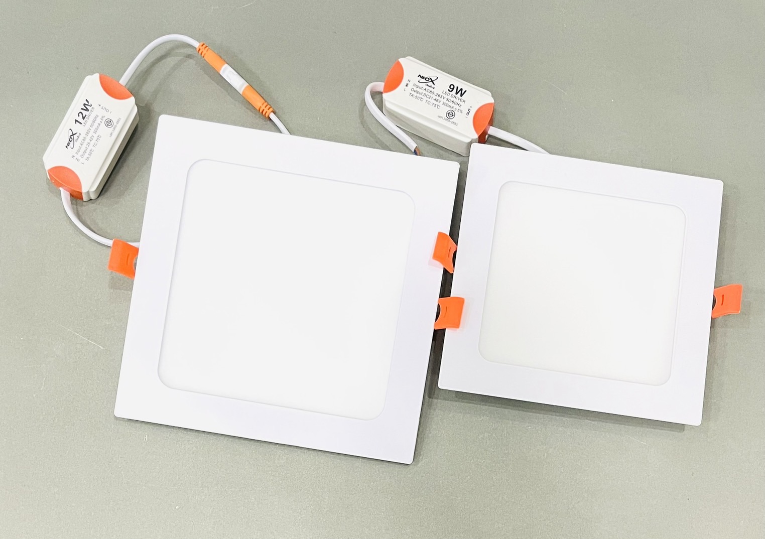 โคมดาวน์ไลท์ฝังฝ้า LED แสงขาว NeoX เหลี่ยม