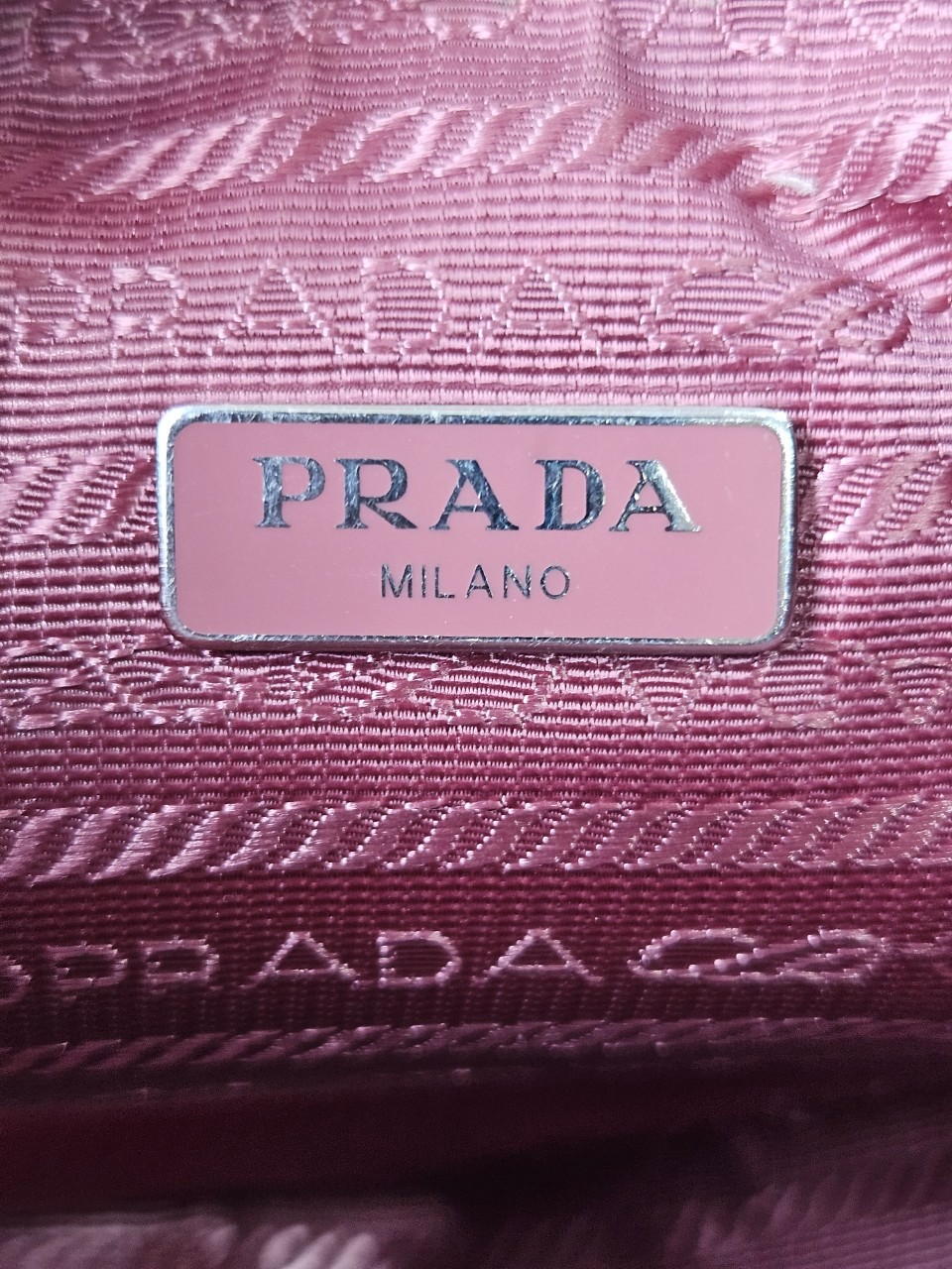 Prada Re-Edition 2005 Re-Nylon หูหนัง สีชมพู