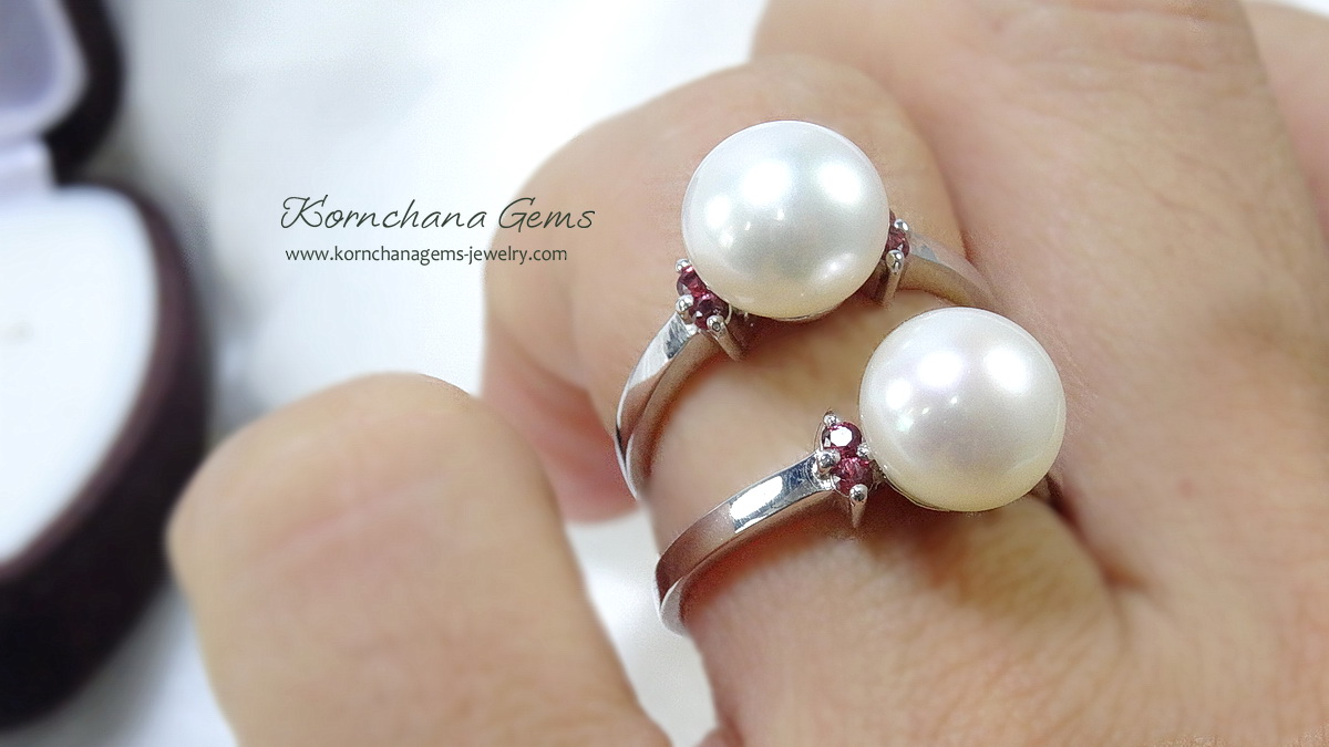 แหวนมุกน้ำจืดแท้สีครีม ดีไซน์เรียบเก๋ น่ารักใส่ติดนิ้วได้ทุกวัน ตัวเรือนเงินแท้ silver92 จัดส่งรวดเร็ว รับประกันความพึงพอใจ