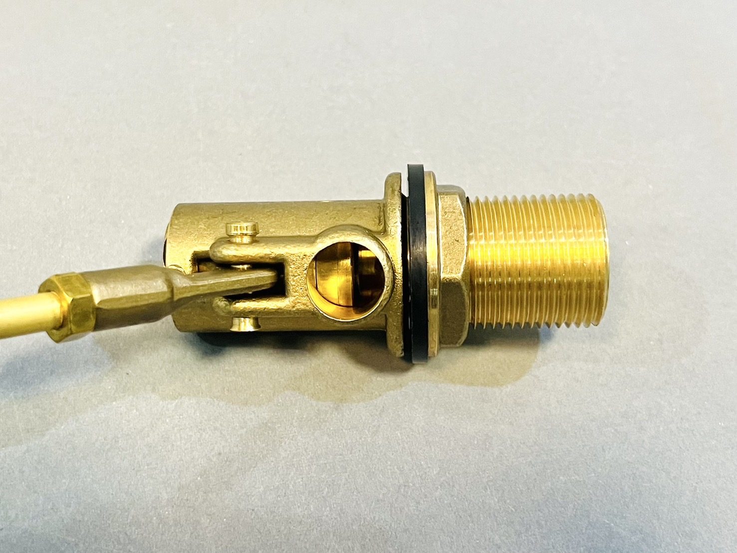 ลูกลอย+ก้านทองเหลืองสั้น SANWA ลูกบอลสีฟ้า